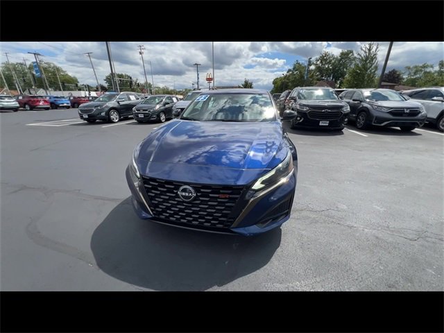 2023 Nissan Altima 2.5 SR photo 3