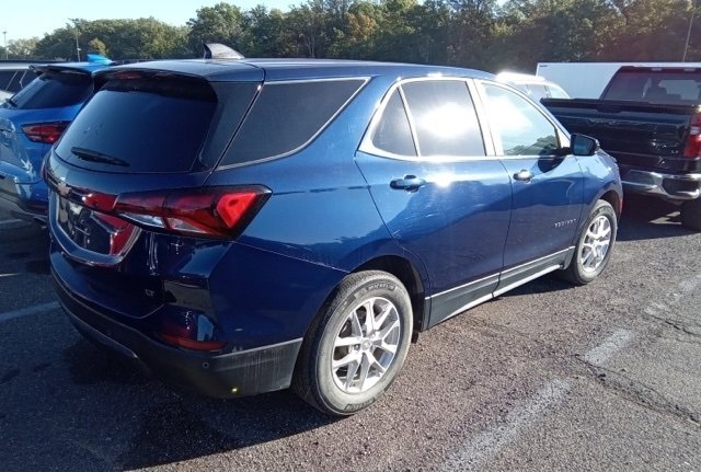 2022 Chevrolet Equinox LT photo 3