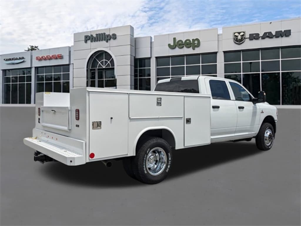 New 2024 Ram 3500 Chassis Cab 3500 TRADESMAN CREW CAB CHASSIS 4X4 60' CA Pickup