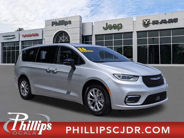 2026 Chrysler Pacifica Limited's photo