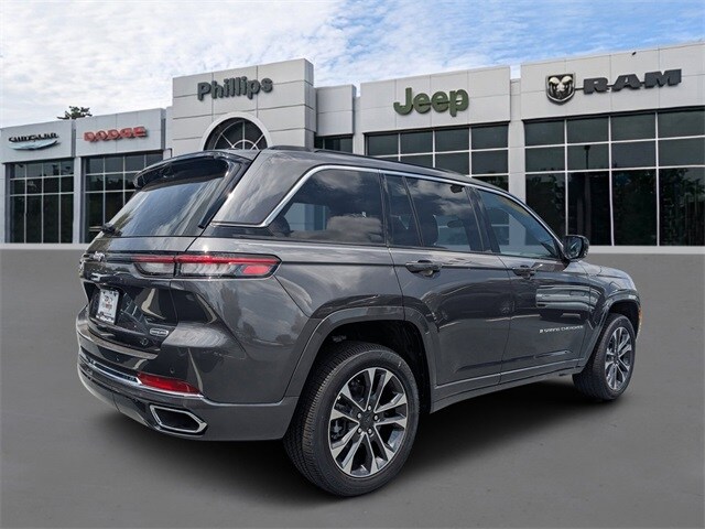 2025 Jeep Grand Cherokee Overland photo 4