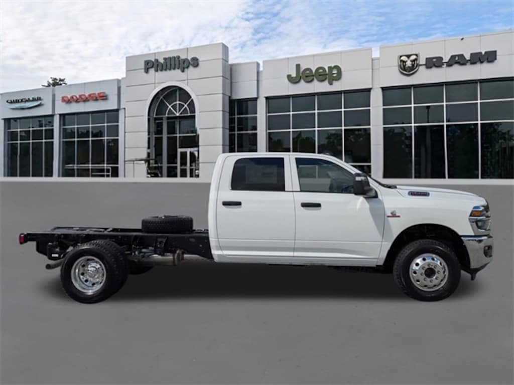 New 2026 Ram 3500 Chassis Cab 3500 TRADESMAN CREW CAB CHASSIS 4X4 60' CA Pickup