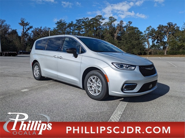 2026 Chrysler Pacifica Limited's photo