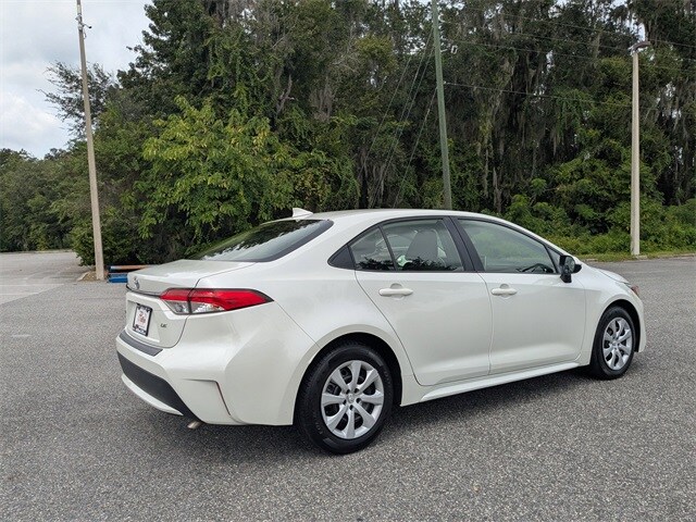 2021 Toyota Corolla LE photo 3