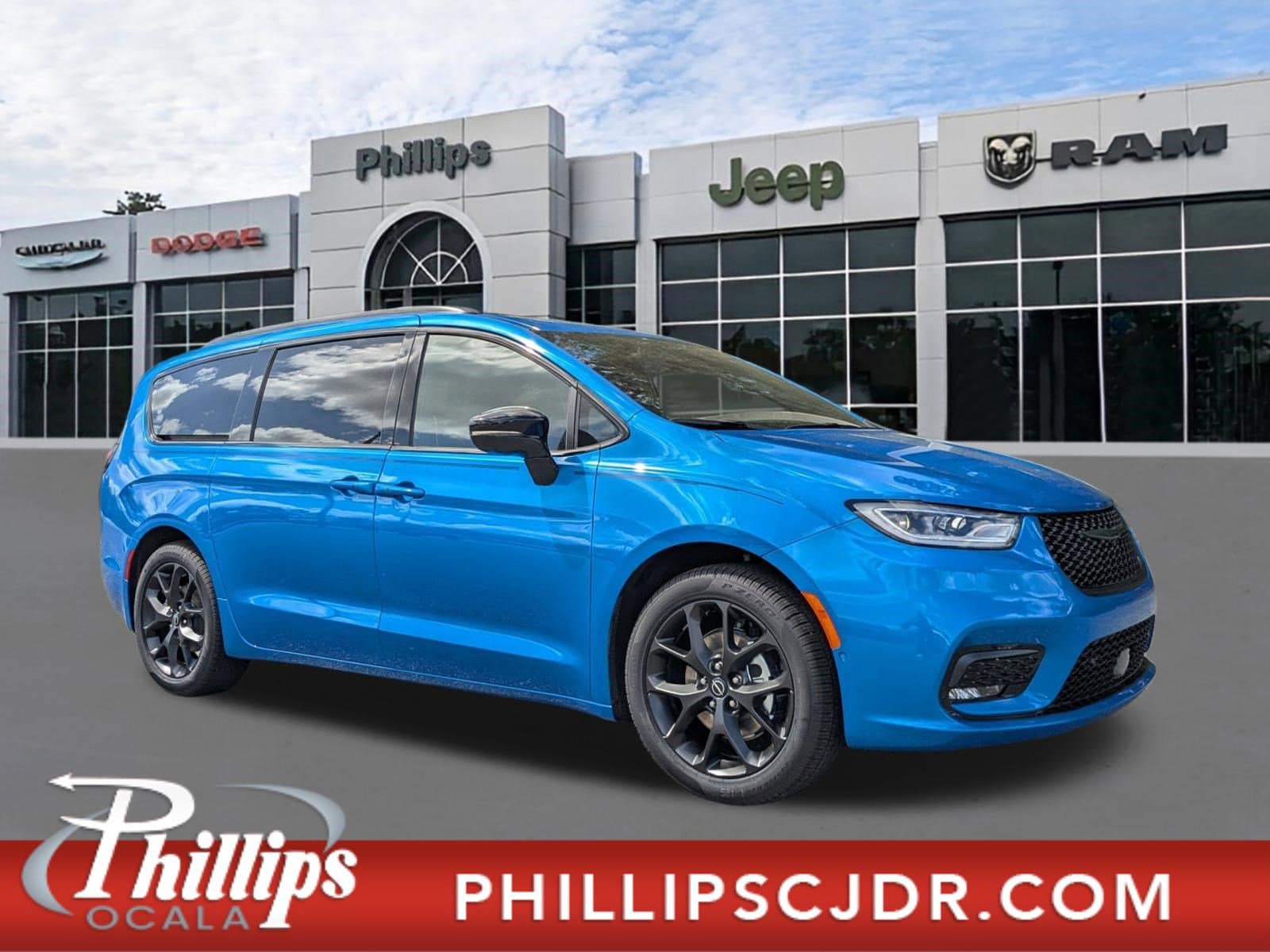 2026 Chrysler Pacifica Limited's photo