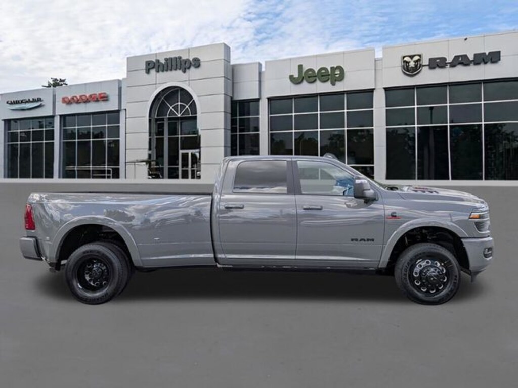 New 2026 Ram 3500 LIMITED CREW CAB 4X4 8' BOX Pickup