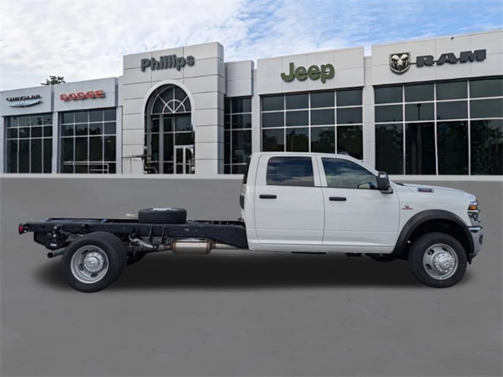New 2026 Ram 5500 Chassis Cab 5500 TRADESMAN CHASSIS CREW CAB 4X4 84' CA Pickup