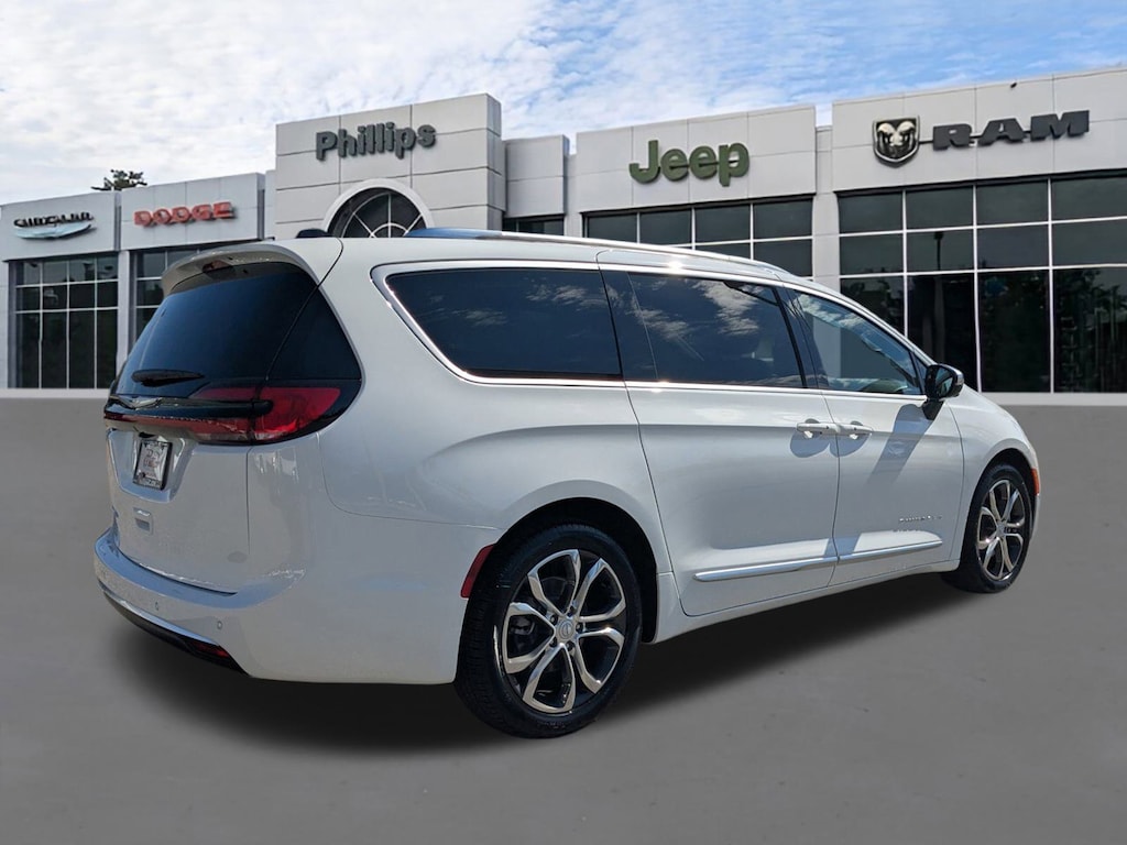 New 2026 Chrysler Pacifica PINNACLE Passenger Van