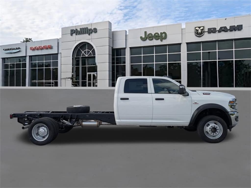 New 2026 Ram 5500 Chassis Cab 5500 TRADESMAN CHASSIS CREW CAB 4X4 84' CA Pickup
