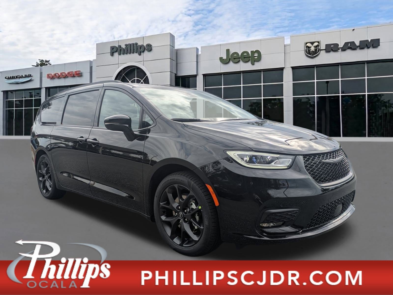 2026 Chrysler Pacifica Select's photo