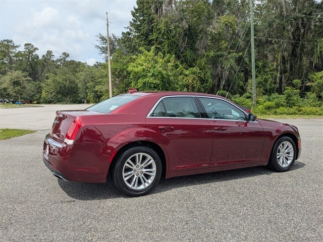 2018 Chrysler 300 Touring Limited photo 3
