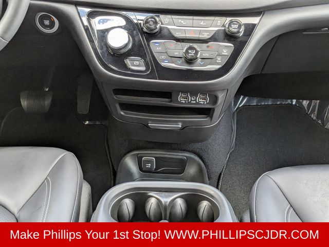 2025 Chrysler Pacifica Select - Photo 18