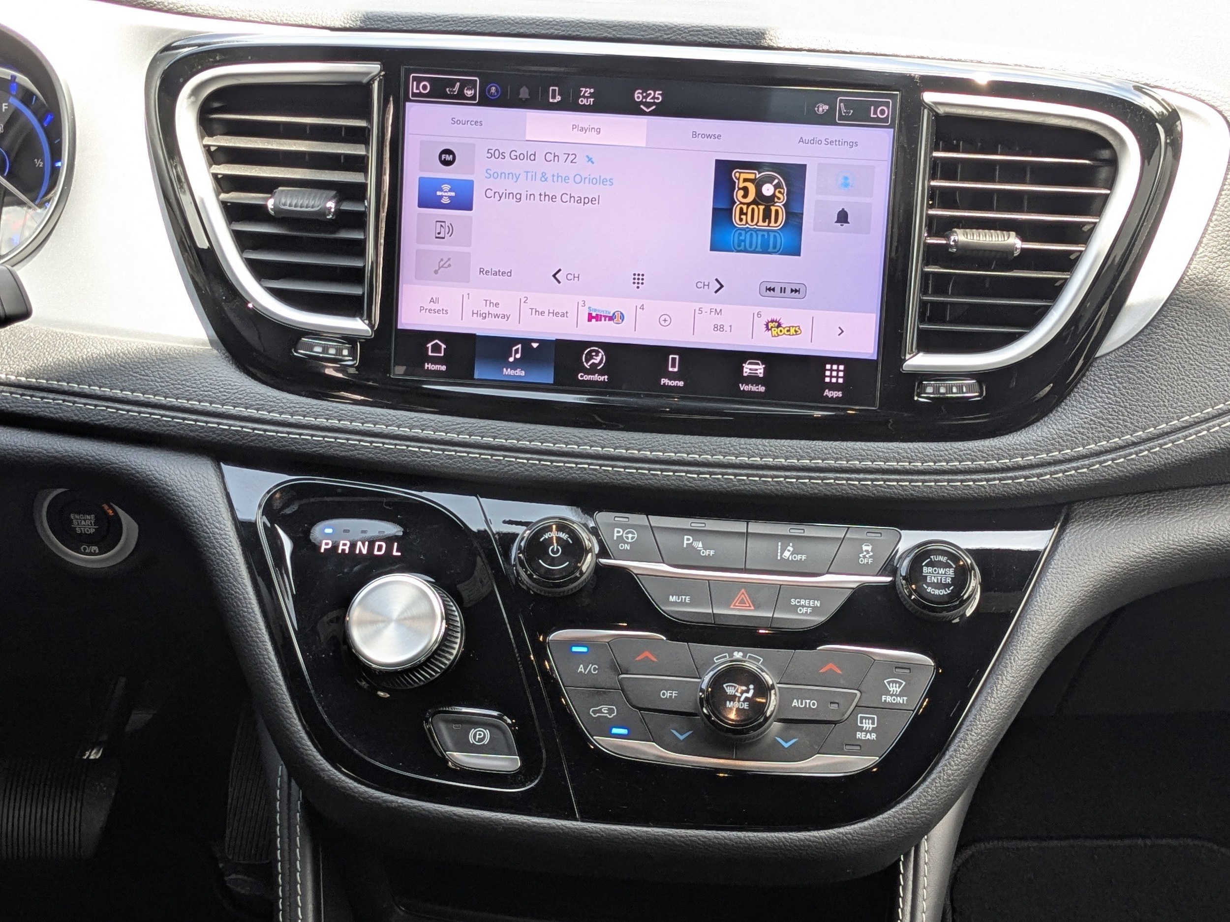 2025 Chrysler Pacifica PHEV Select - Photo 17