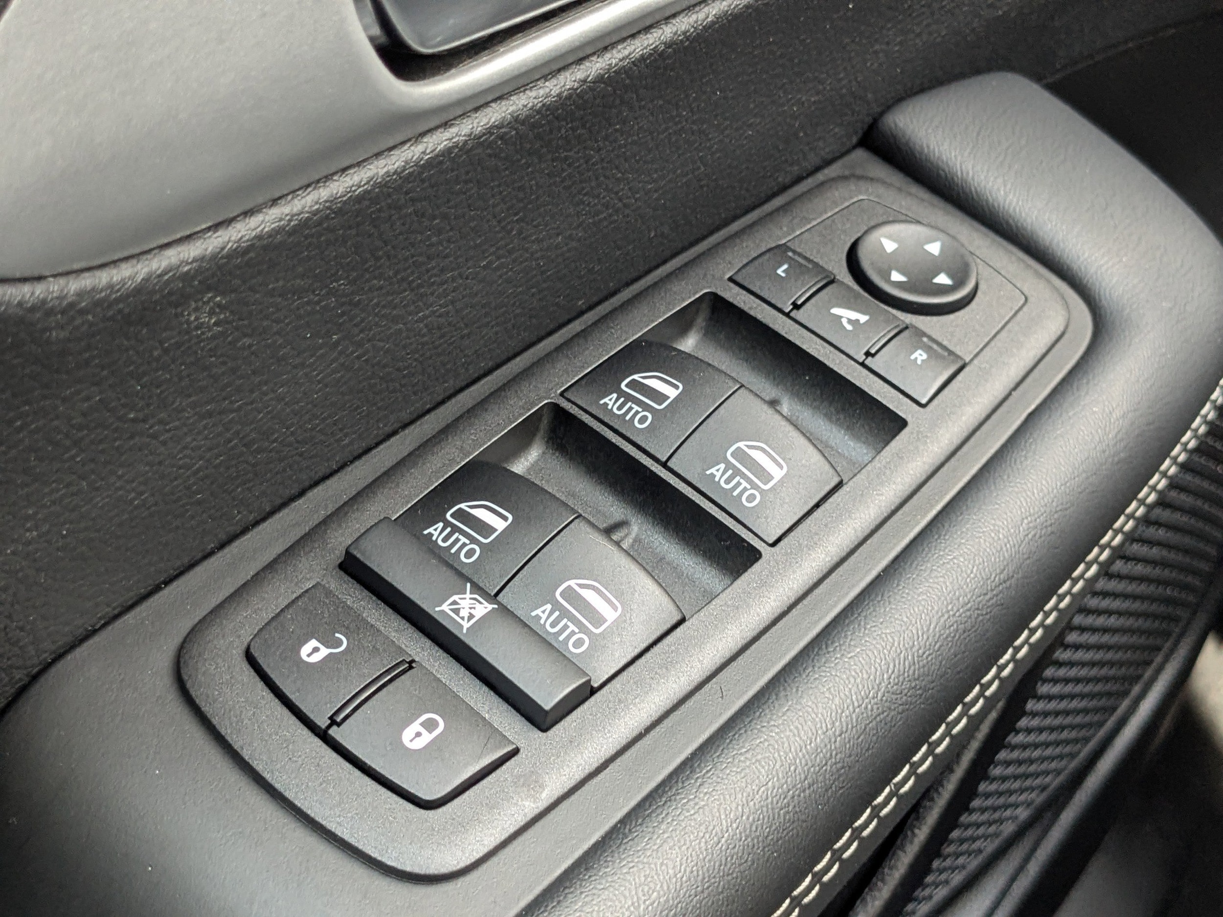 2025 Chrysler Pacifica PHEV Select - Photo 23