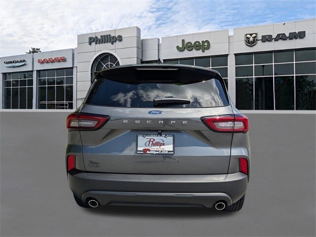 2025 Ford Escape ST-Line photo 4