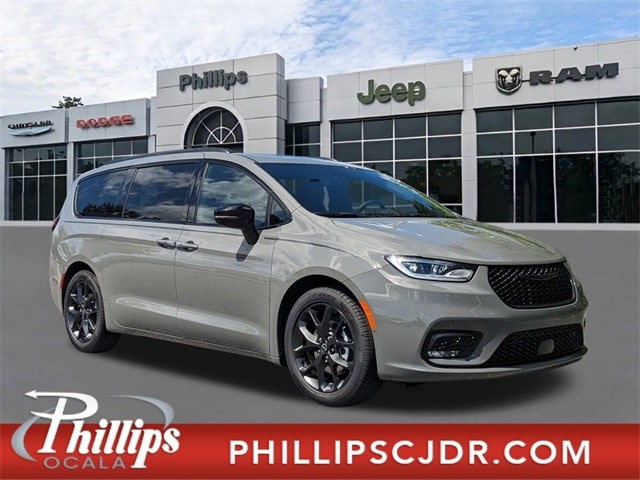 2025 Chrysler Pacifica Passenger Van 