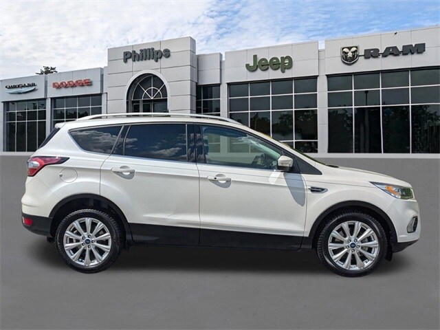 2017 Ford Escape Titanium photo 2
