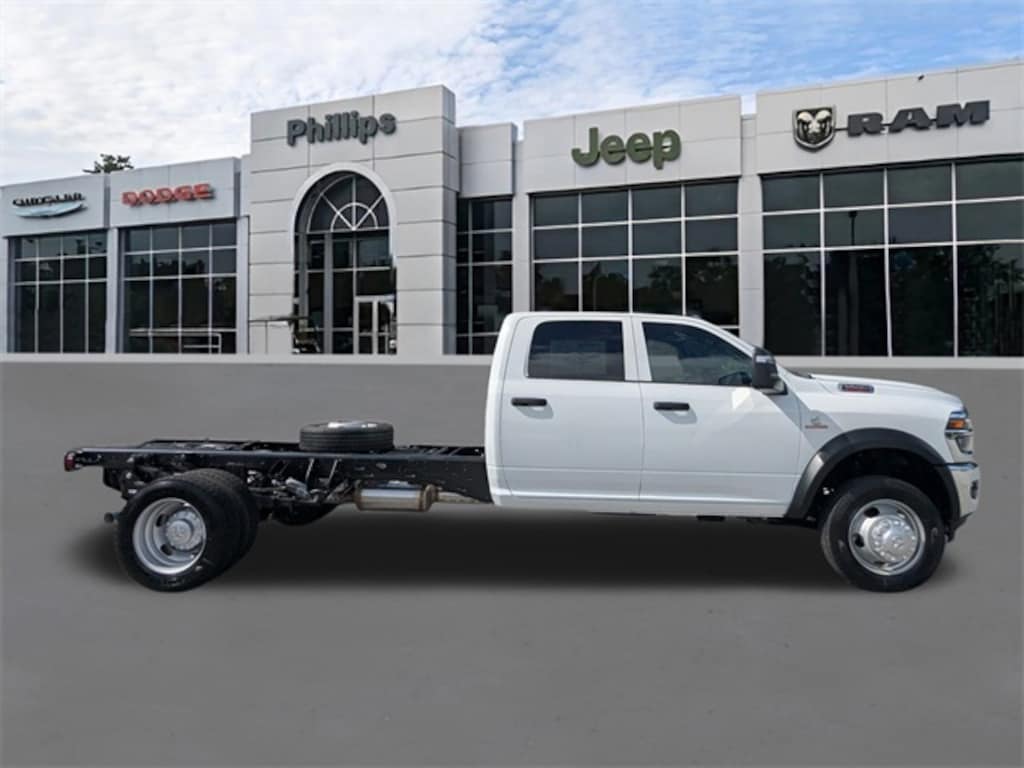 New 2026 Ram 5500 Chassis Cab 5500 TRADESMAN CHASSIS CREW CAB 4X4 84' CA Pickup