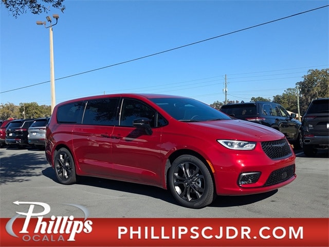 2026 Chrysler Pacifica Select's photo