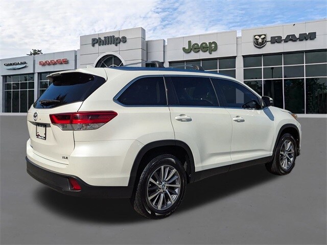 2019 Toyota Highlander SE XLE photo 3