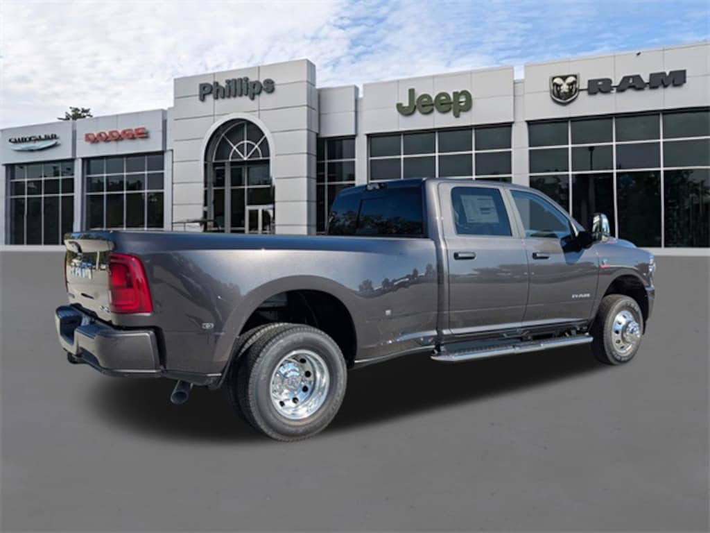 New 2026 Ram 3500 LARAMIE CREW CAB 4X4 8' BOX Pickup
