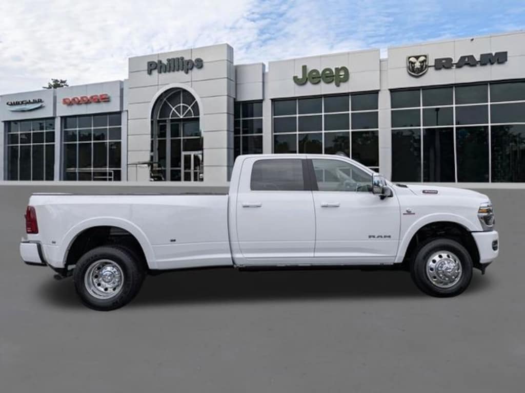 New 2026 Ram 3500 LIMITED LONGHORN CREW CAB 4X4 8' BOX Pickup