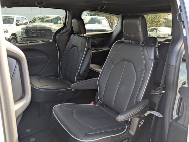 2026 Chrysler Pacifica Limited - Photo 14