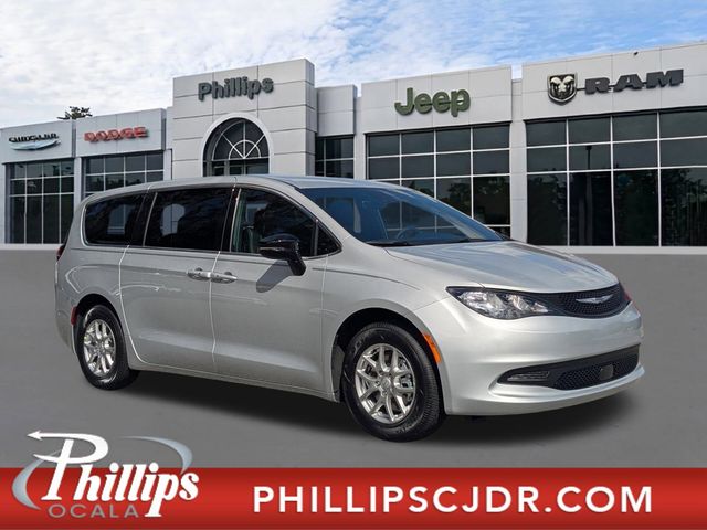 2026 Chrysler Voyager LX's photo