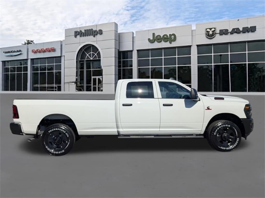 New 2026 Ram 2500 TRADESMAN CREW CAB 4X4 8' BOX Pickup