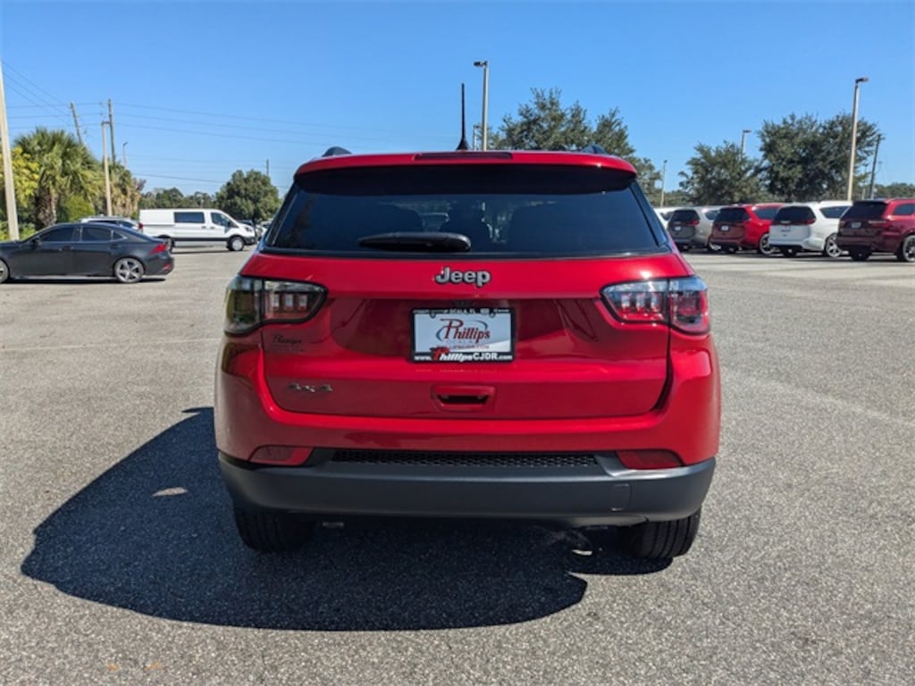 Used 2025 Jeep Compass Latitude SUV