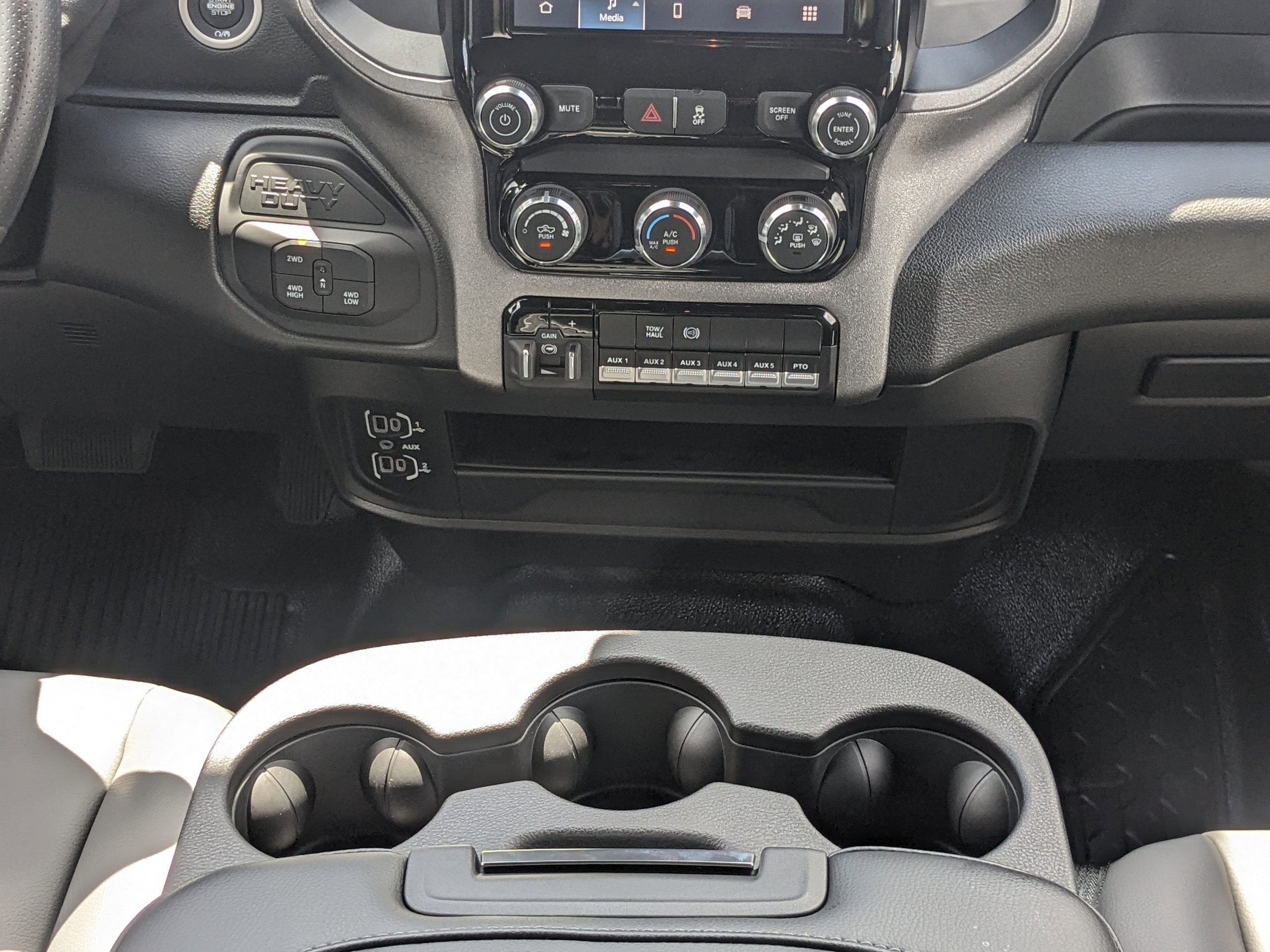 2025 RAM 3500 Chassis Tradesman - Photo 17