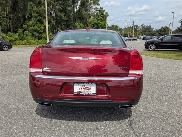 2018 Chrysler 300 Touring Limited photo 4