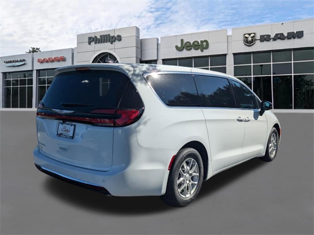 New 2026 Chrysler Pacifica SELECT Passenger Van