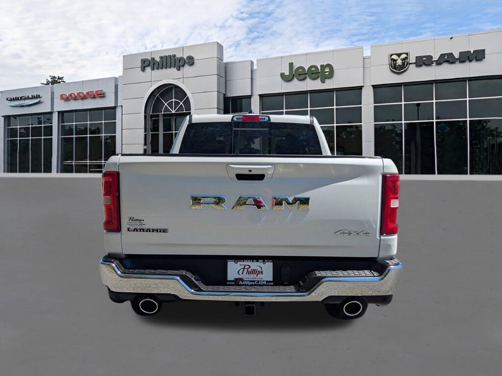 New 2026 Ram 1500 LARAMIE CREW CAB 4X4 5'7 BOX Pickup