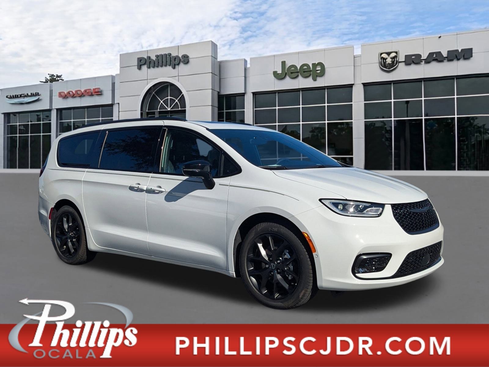 2026 Chrysler Pacifica Limited's photo