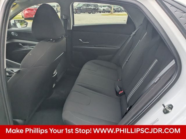 2024 Hyundai Elantra SEL - Photo 12