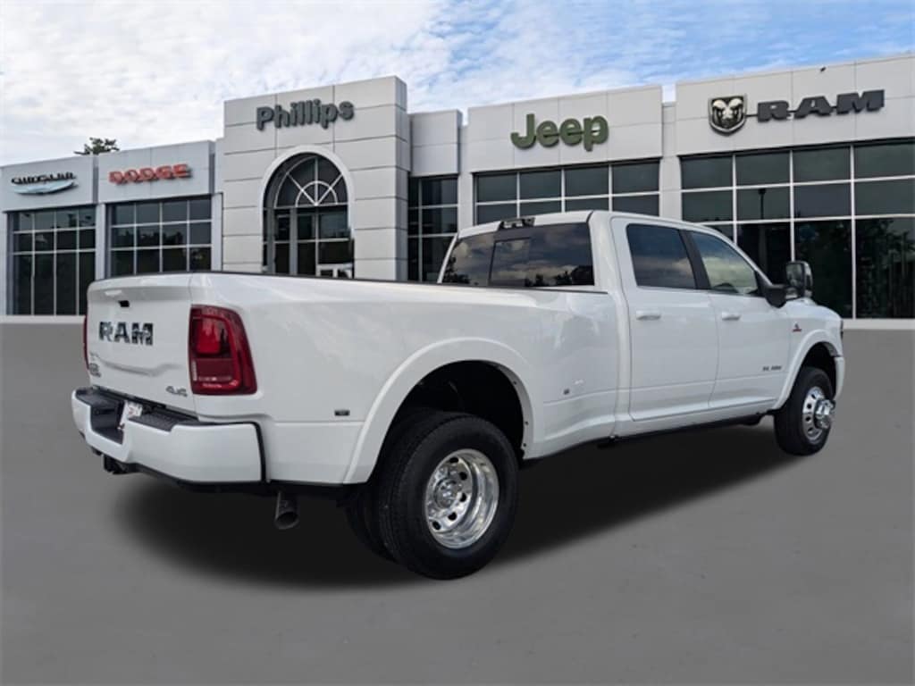New 2026 Ram 3500 LIMITED LONGHORN CREW CAB 4X4 8' BOX Pickup
