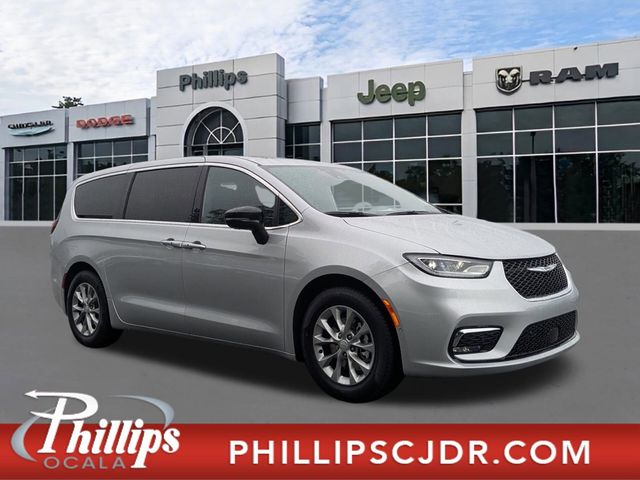 2026 Chrysler Pacifica Limited's photo
