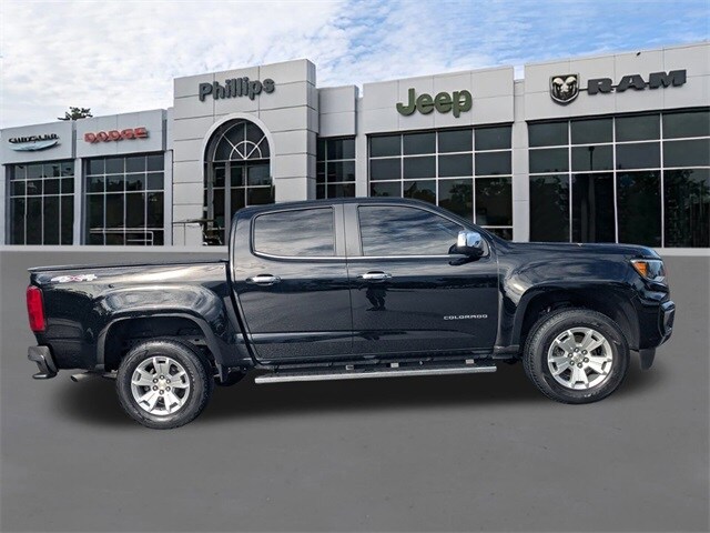 2022 Chevrolet Colorado LT photo 2
