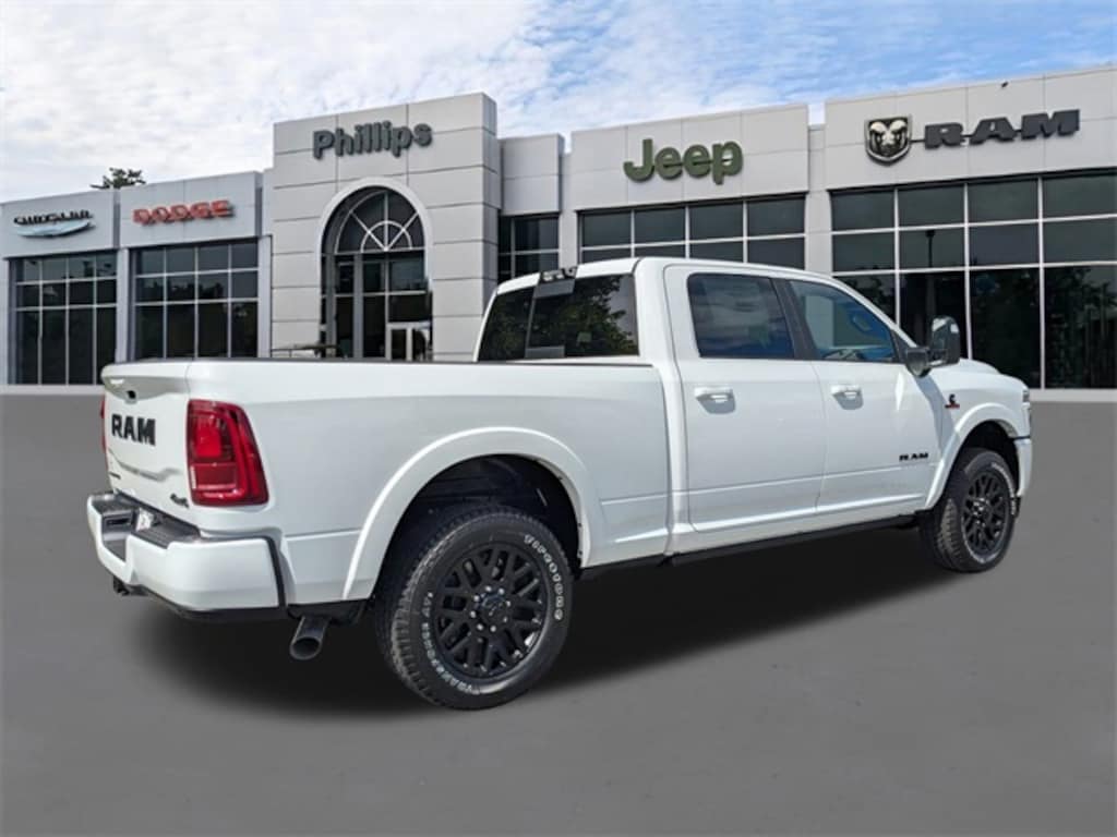 New 2026 Ram 2500 LIMITED CREW CAB 4X4 6'4 BOX Pickup