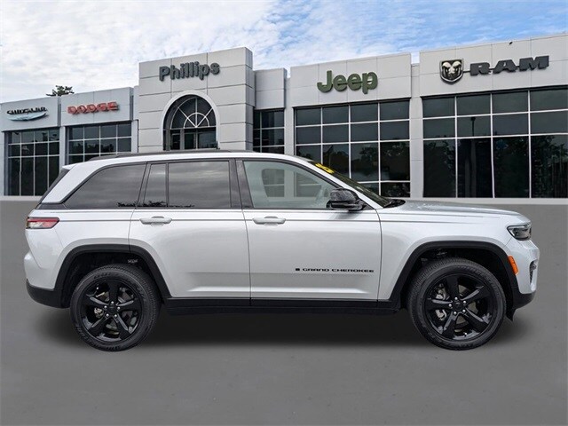 2025 Jeep Grand Cherokee Altitude X photo 2