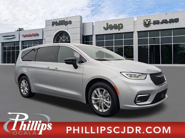 2026 Chrysler Pacifica Select's photo