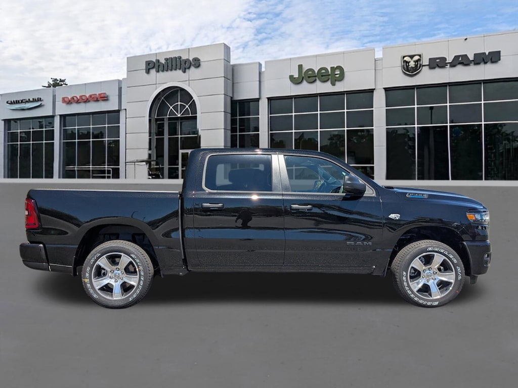 New 2026 Ram 1500 EXPRESS CREW CAB 4X4 5'7 BOX Pickup