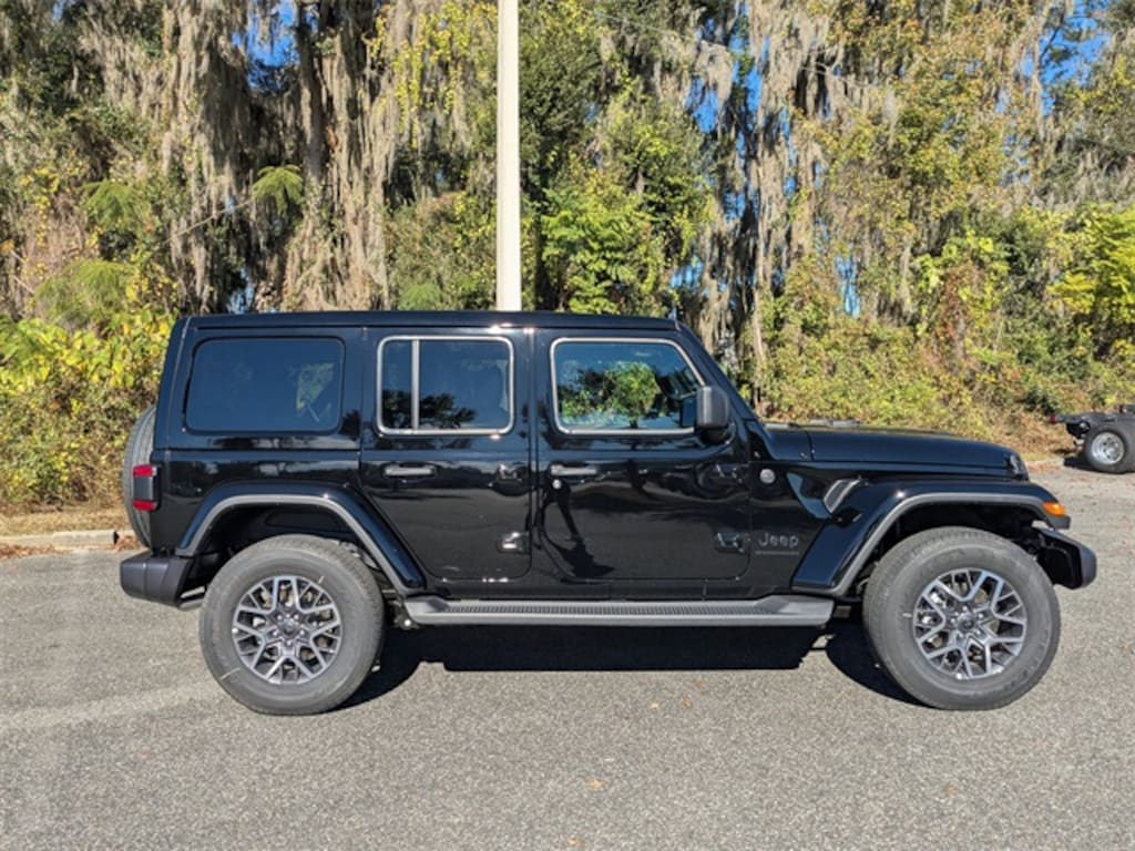 New 2026 Jeep Wrangler 4-DOOR SAHARA Sport Utility