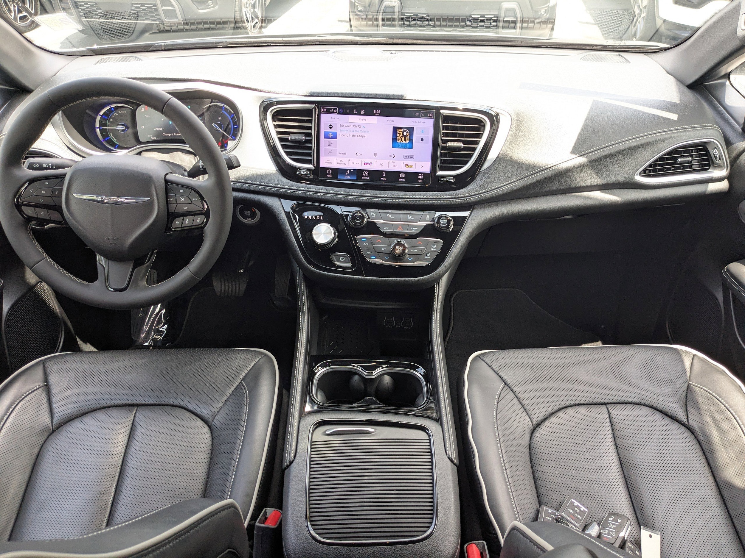 2025 Chrysler Pacifica PHEV Select - Photo 14