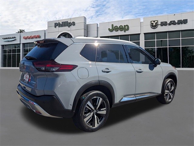2023 Nissan Rogue Platinum photo 3