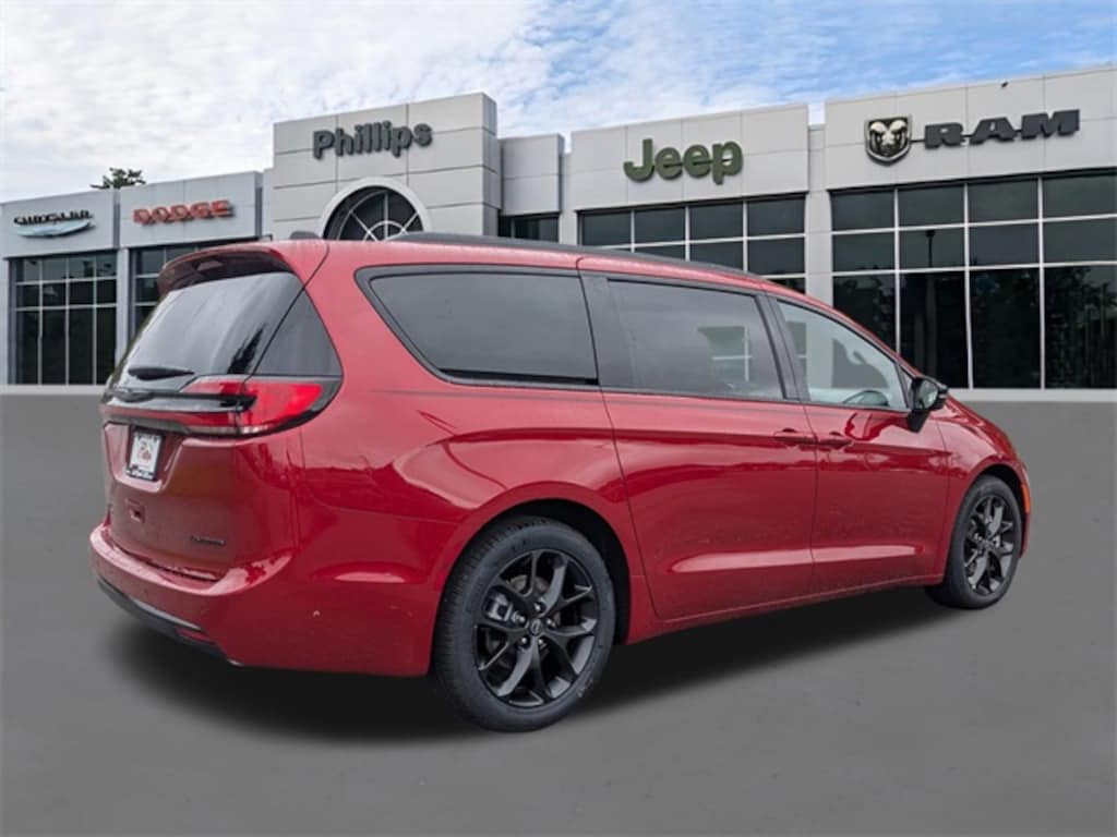 New 2026 Chrysler Pacifica LIMITED Passenger Van