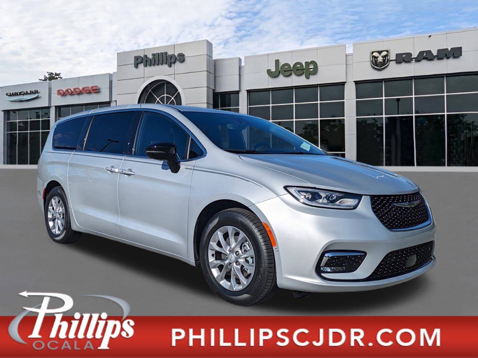 2026 Chrysler Pacifica Select's photo