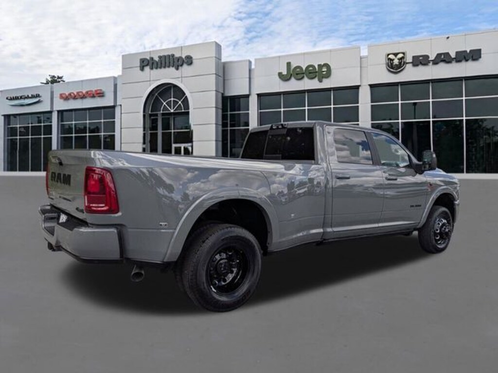 New 2026 Ram 3500 LIMITED CREW CAB 4X4 8' BOX Pickup
