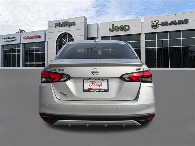 2023 Nissan Versa 1.6 SR photo 4